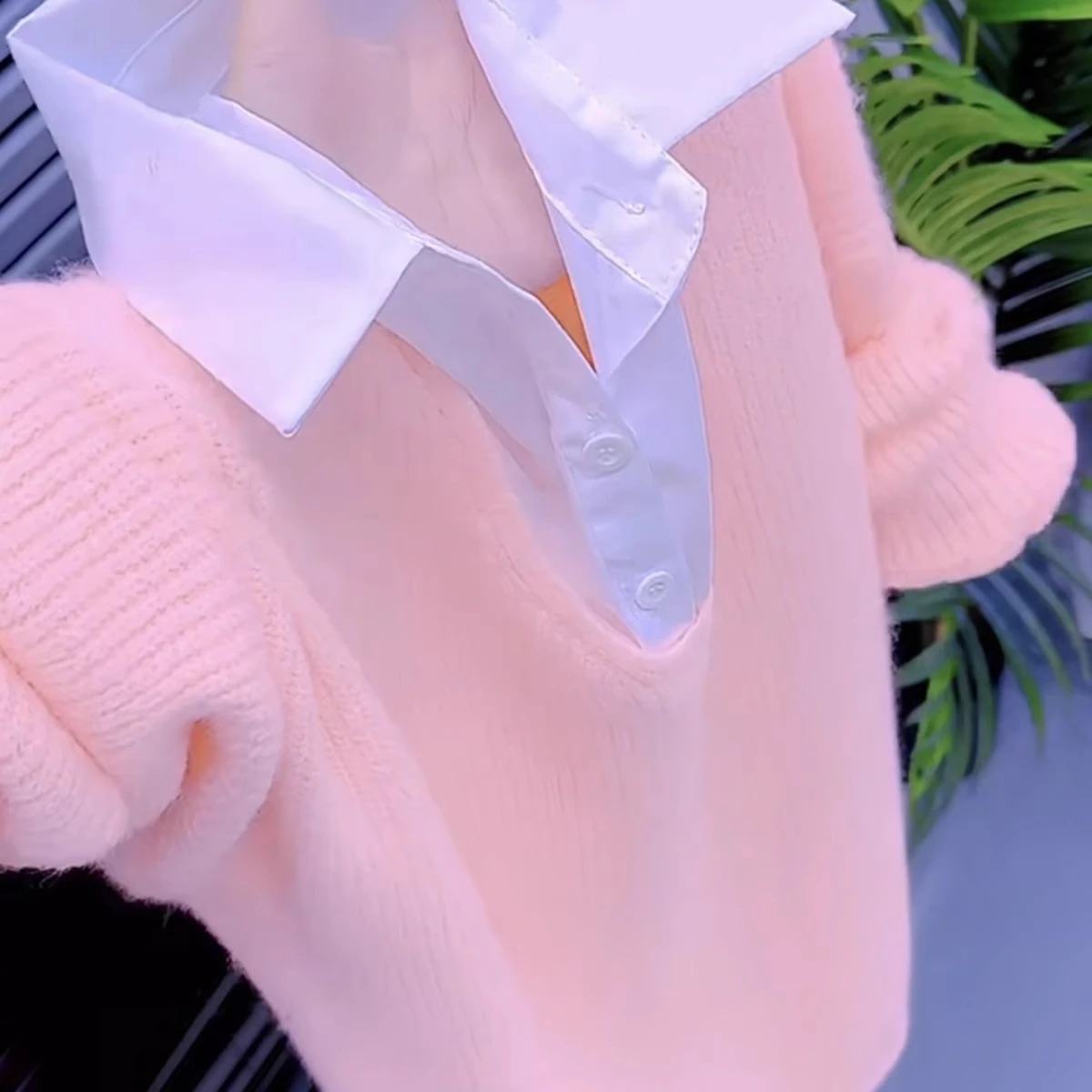 

Мягкий уютный вязаный свитер с эффектом многослойности и длинными рукавами для женщин, модный осенне-зимний свитер в нежных цветах, стильный и комфортный.