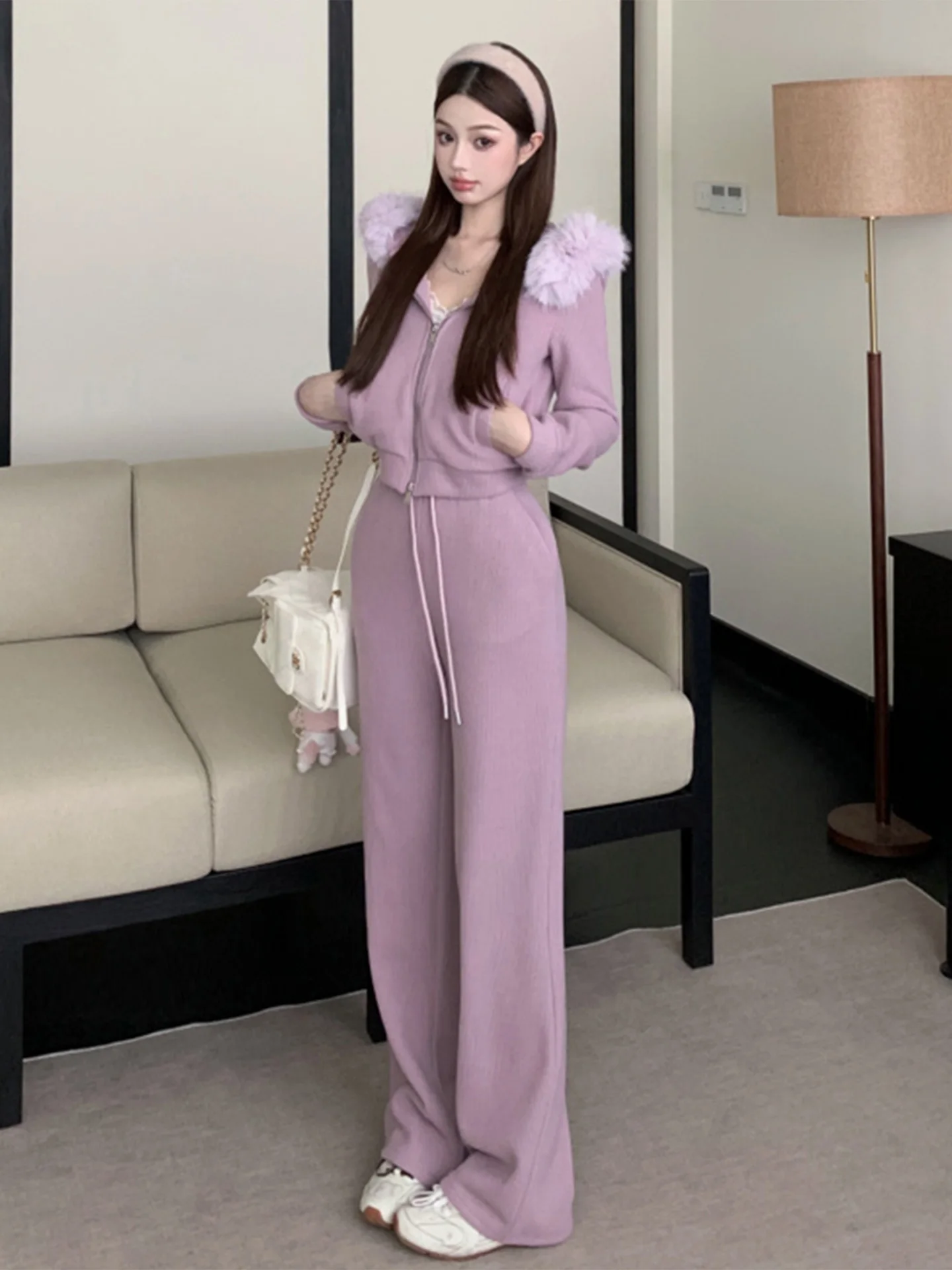 

Элегантный фиолетовый комплект из верхней одежды и брюк с широкими штанинами для женщин: модный, удобный, повседневный спортивный костюм.