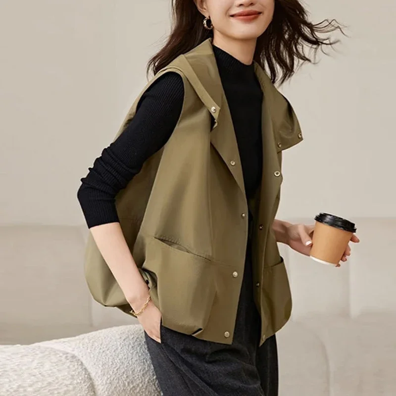 

2025 Autumn Women Stylish Simple Chic Sleeveless Hooded Jacket Vest Korean Casual Pockets Loose Outewear Solid Waist JJ2