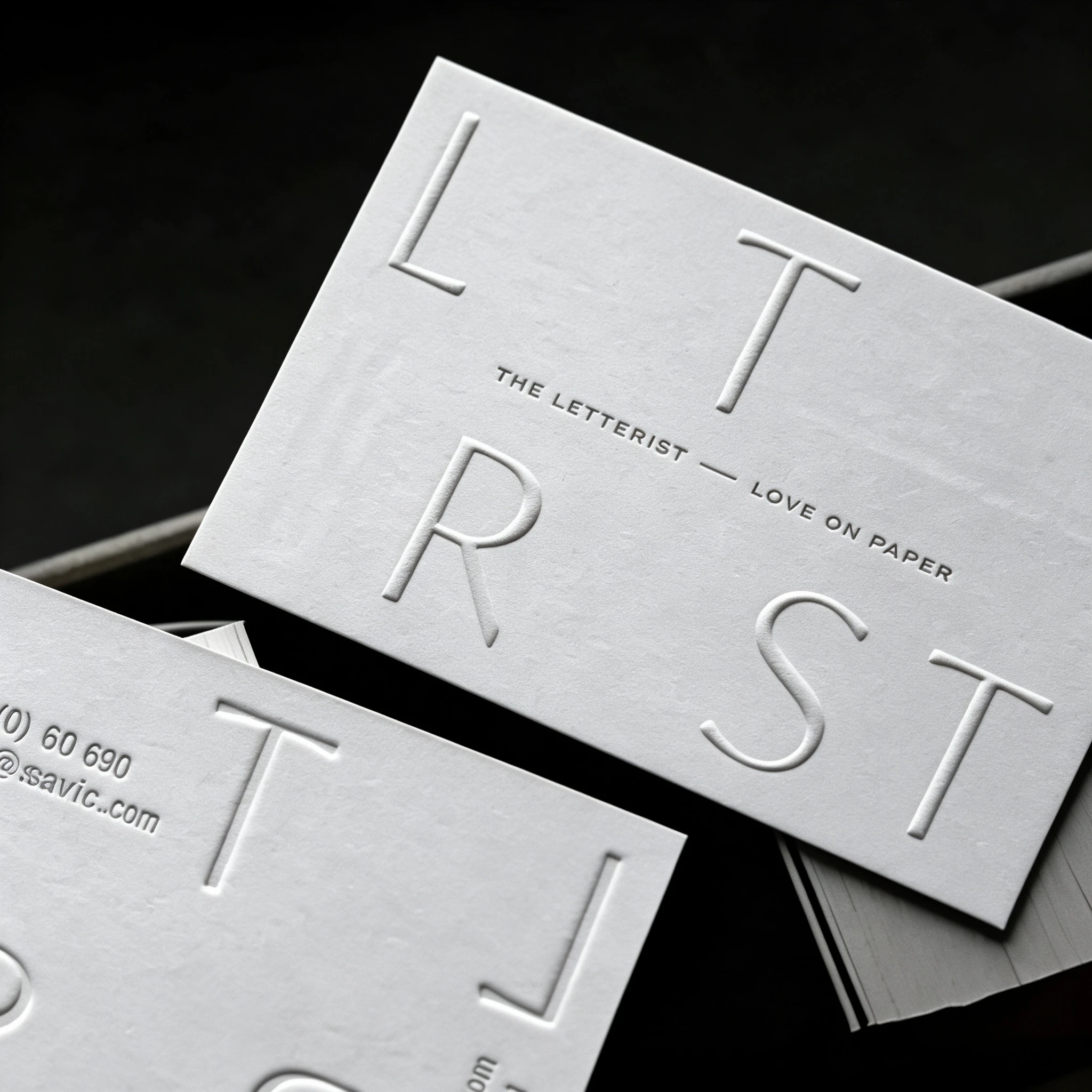 200pcs High-Quality Embossed Business Cards - 500gsm Cotton Paper, Personalized Design for Corporate Events