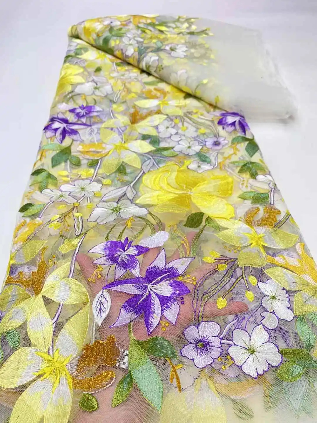 

Latest African Flower Lace Fabric Embroidery French Mesh Lace Fabric Groom Nigerian Tulle Lace For Party Dress