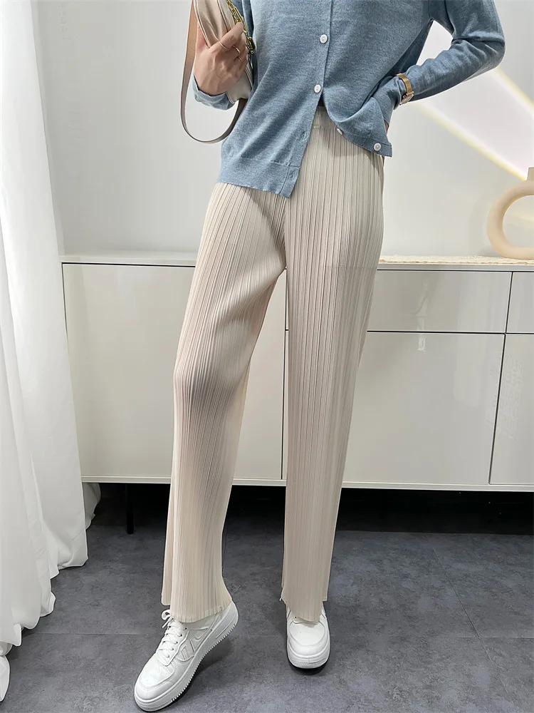 Miyake Spring and Summer New Casual Pants Simple, Loose and Comfortable Casual Elastic Pleated Straight Nine-point Pants Women