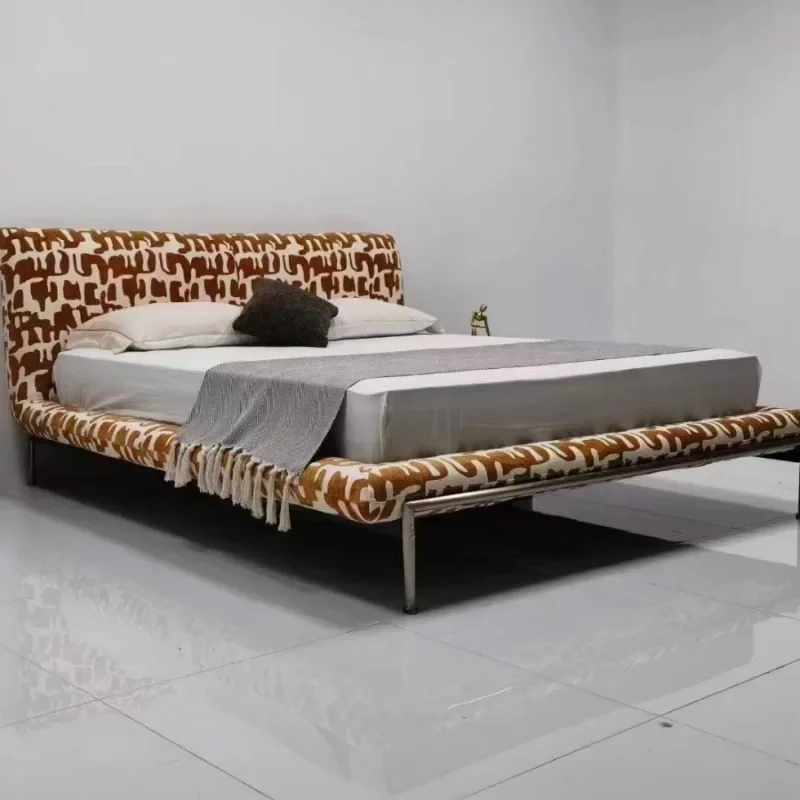 Минимальная светлая роскошь, элитная кровать в главной спальне, дизайнерская тканевая рисовая кровать, атмосфера небольшой квартиры