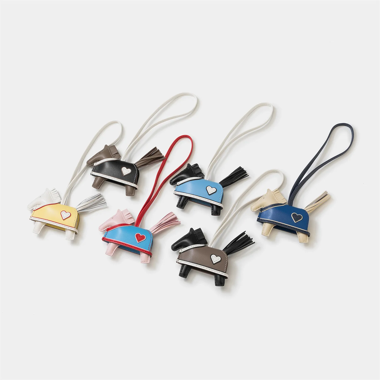 ciondolo-a-forma-di-cavallo-pegaso-in-pelle-di-agnello-cucito-a-mano-con-filo-cerato-squisito-regalo-perfetto