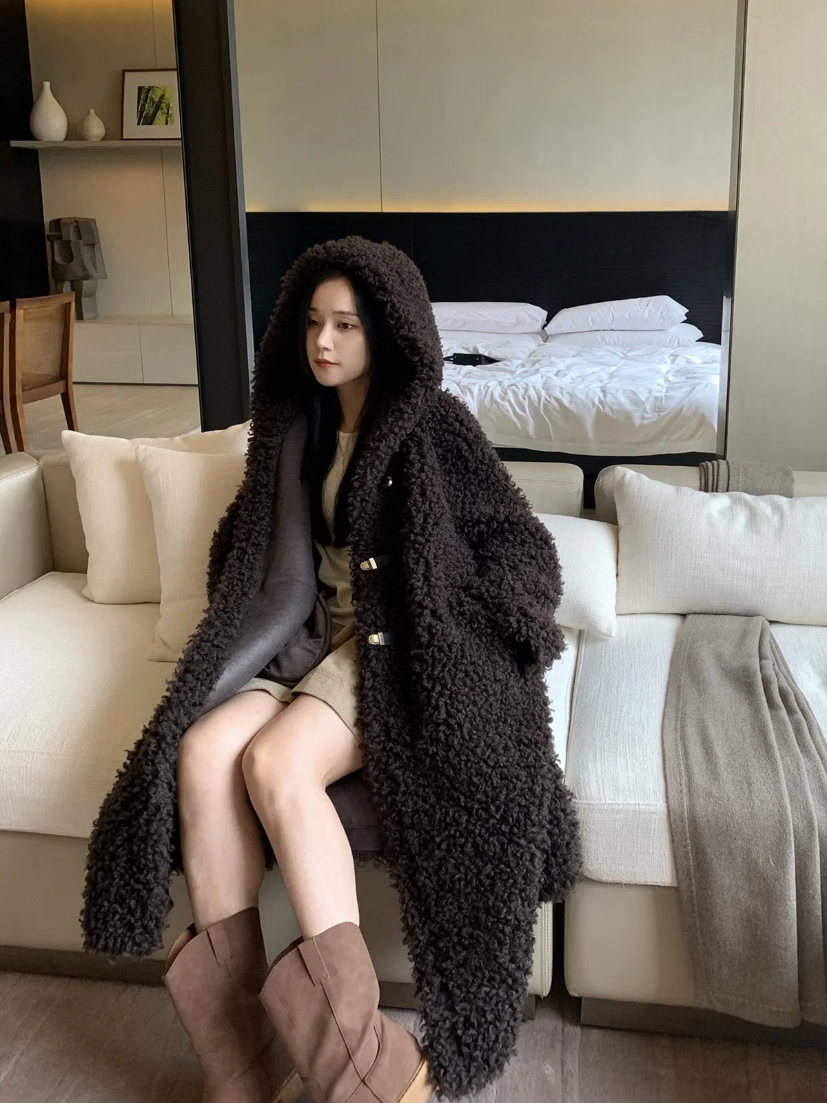 

Sheep Shearing Curly Fur Coat Super Thick Medium and Long Hooded Lamb Wool Coat for Women