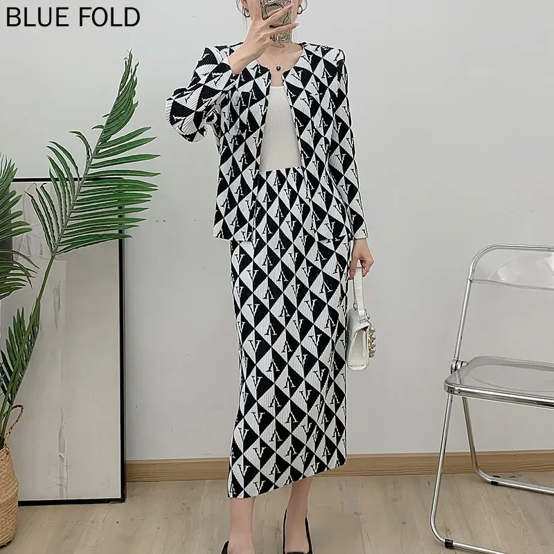 MIYAKE PLEATS Inverno Nuovo Cappotto stampato + Gonna a pieghe Abito sciolto Gonna dritta a pieghe di grandi dimensioni Set di due pezzi Set di gonne