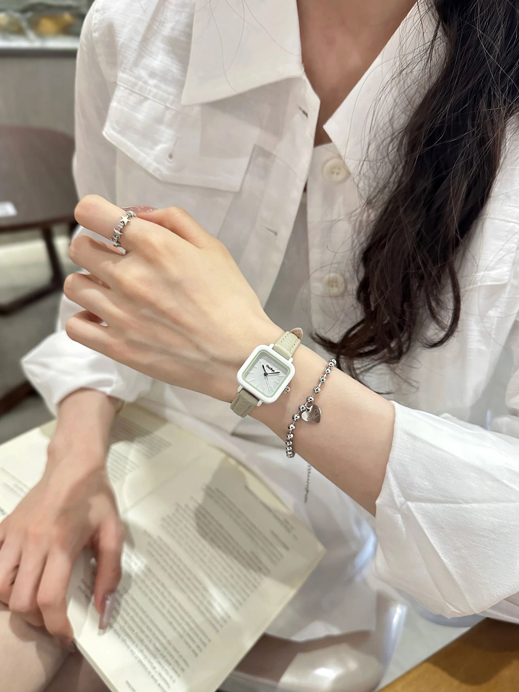 ساعة نسائية مربعة جديدة بسيطة، طراز جديد 2025 ساعة نسائية راقية وأنيقة ساعة نسائية فاخرة وعالية الجودة. #5