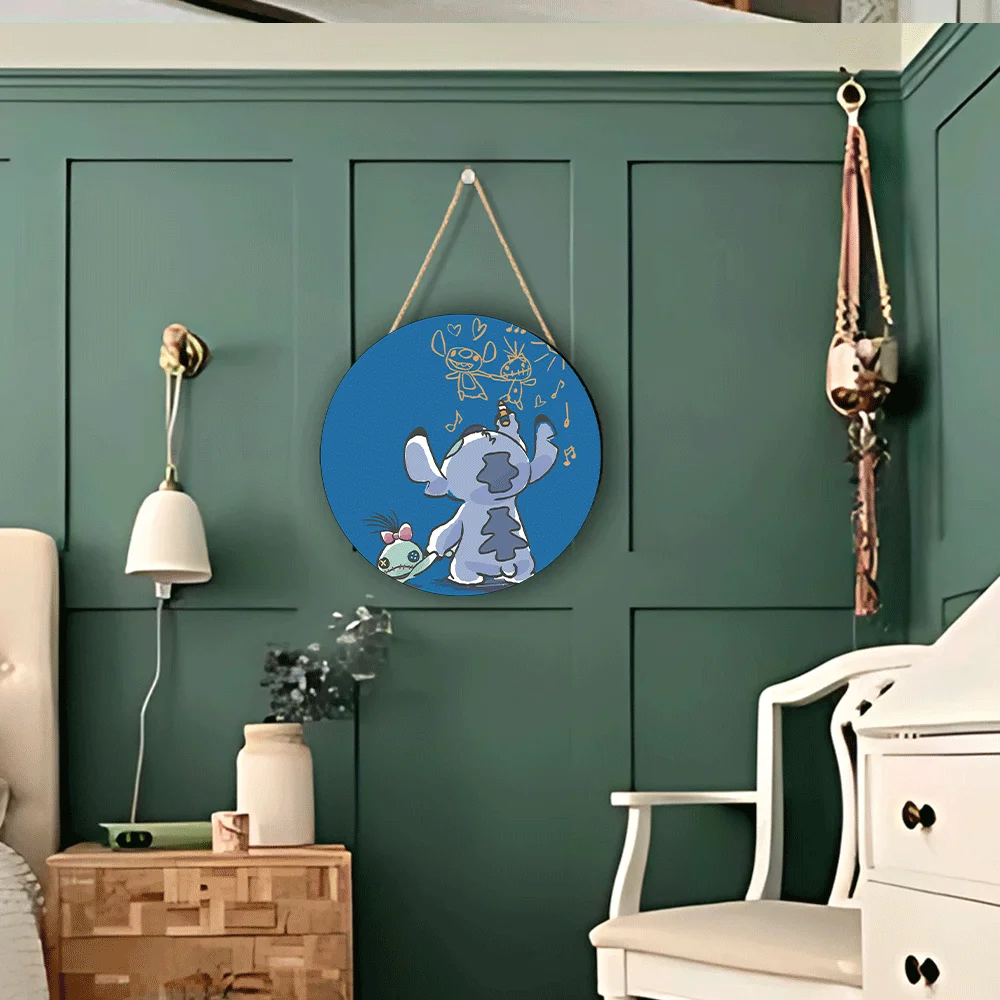 مسطح ثنائي الأبعاد - ديكور منزلي ثنائي الأبعاد قطعة واحدة 2D 7.87*7.87 بوصة لوحة باب خشبية مستديرة معلقة - طباعة فنية مستوحاة من Lilo & Stitch، طراز حديث De