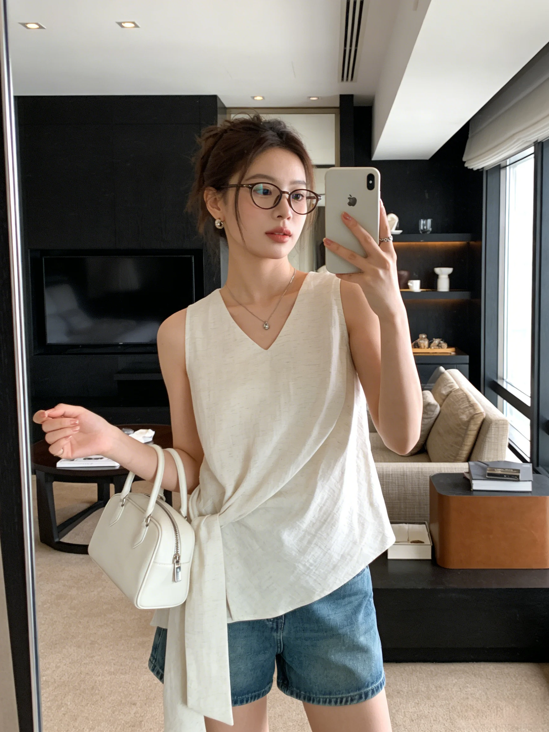 

Korean Minimalist Strap Vest Women Summer V-neck Waist Cinch Sleeveless Top Casual Style Breathable Outerwear Regular Fit