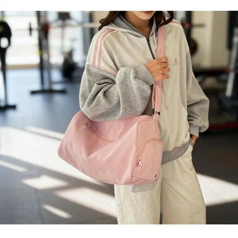 Beige Wasserabweisende Nylon-Reisetasche mit Verstellbarem Gurt Große Kapazität für Fitness Reisen Tägliche Pendlerfahrten – Detail 7