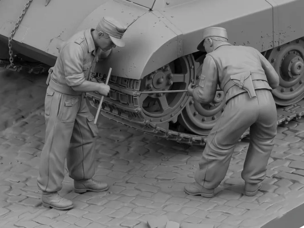 

1/35 Scale Die Casting Resin Figure Model Kits Tank Maintenance Technician Modeling Miniature Unassembled and Unpainted 1002