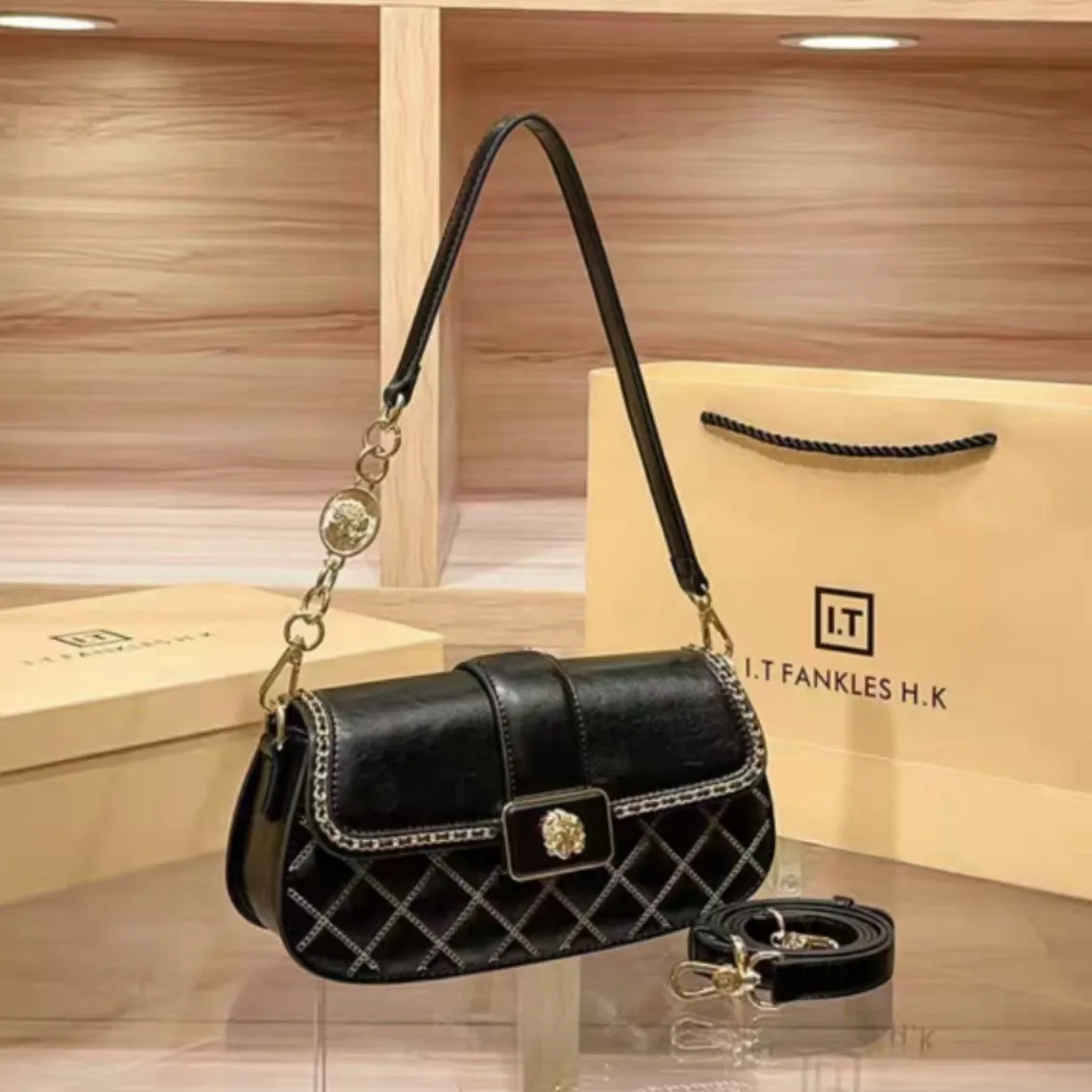 Fashionable Unique Designer Diaper Bag Luxury Leather for Women Large Capacity Vintage Shoulder Bag Elegant Crossbody Minimalist