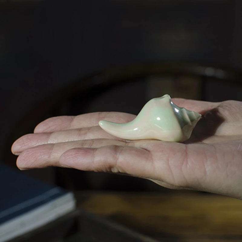 Conch Form Chinesischen Keramik Pinsel Federhalter Kalligraphie Pinsel Rack Stift Halter Rest