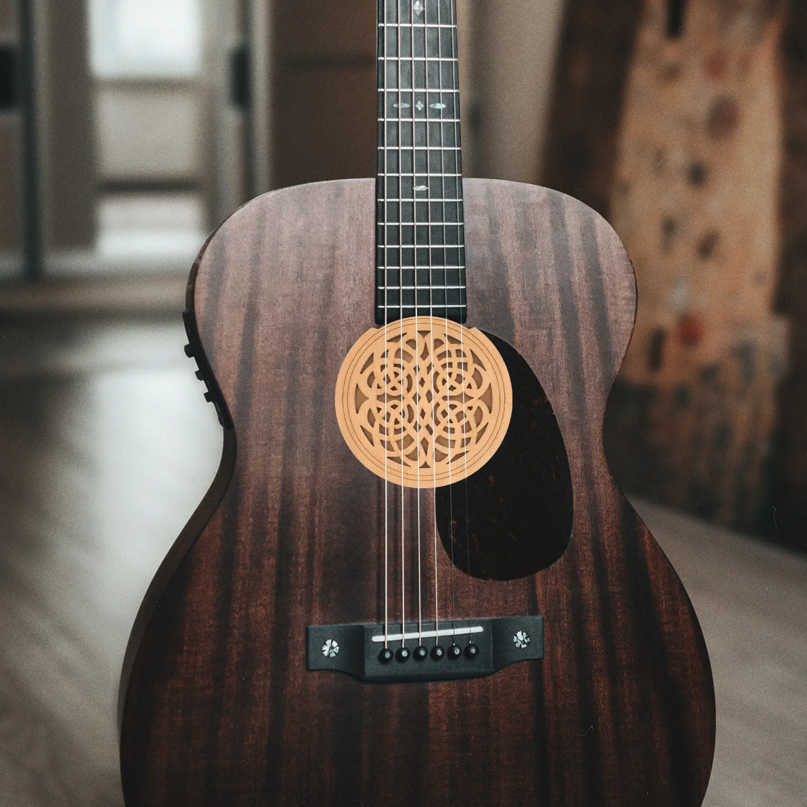 غطاء فتحة صوت جيتار خشبي مزخرف، سطح أملس متين، لا نتوءات، ملحقات أداء طويلة الأمد، غطاء فتحة الصوت #1