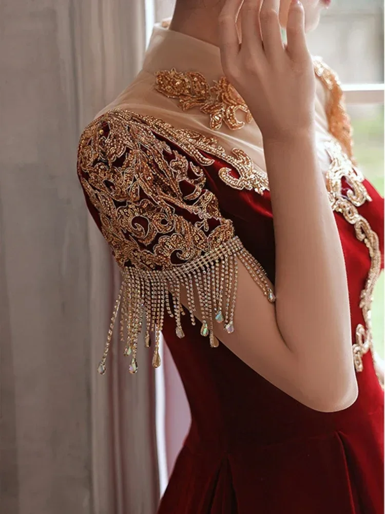 Vestidos de fiesta de boda empalmados de encaje de terciopelo chino de moda personalizados exquisitos apliques florales de lentejuelas vestido con