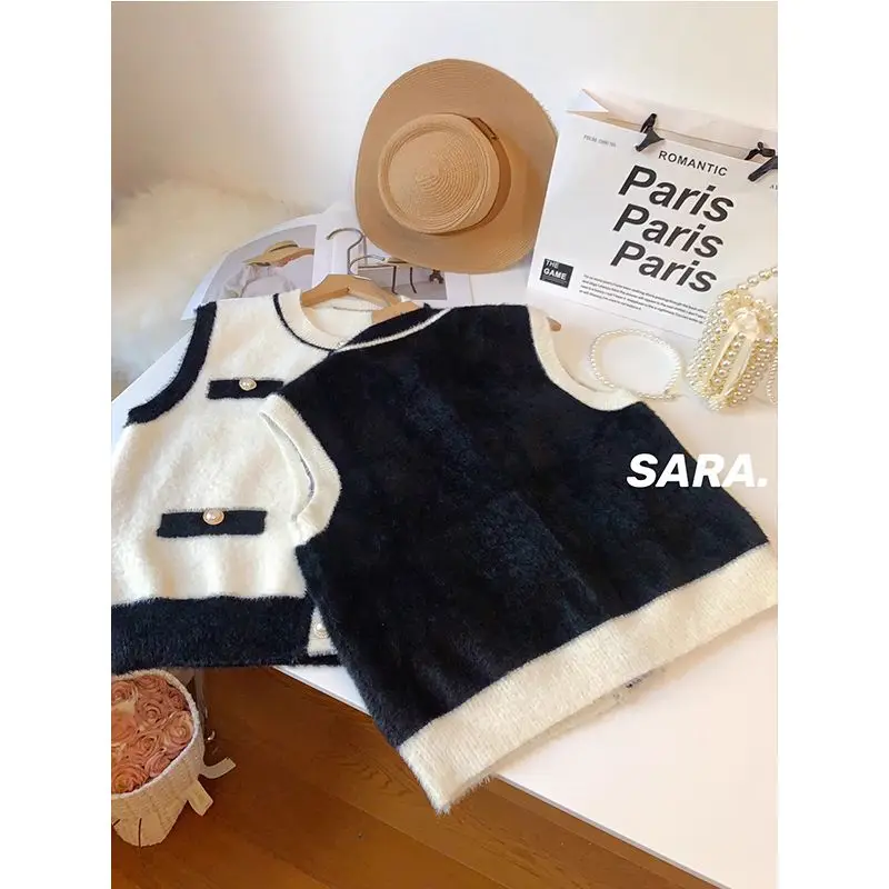 Autumn Winter 2024 New Fashionable Buttons O-neck Sleeveless Vests Coat Female Temperament Patchwork Knitting Cardigan Top Tee