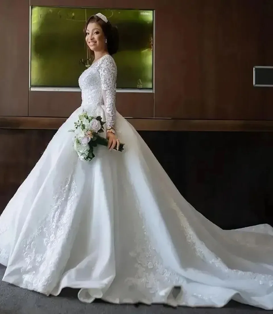 Custom A Line O-Neck White Zipper Lace Up Wedding Dresses 2026 Long Sleeve Beaded Applique Satin Sequins Bridal Gowns Plus Size