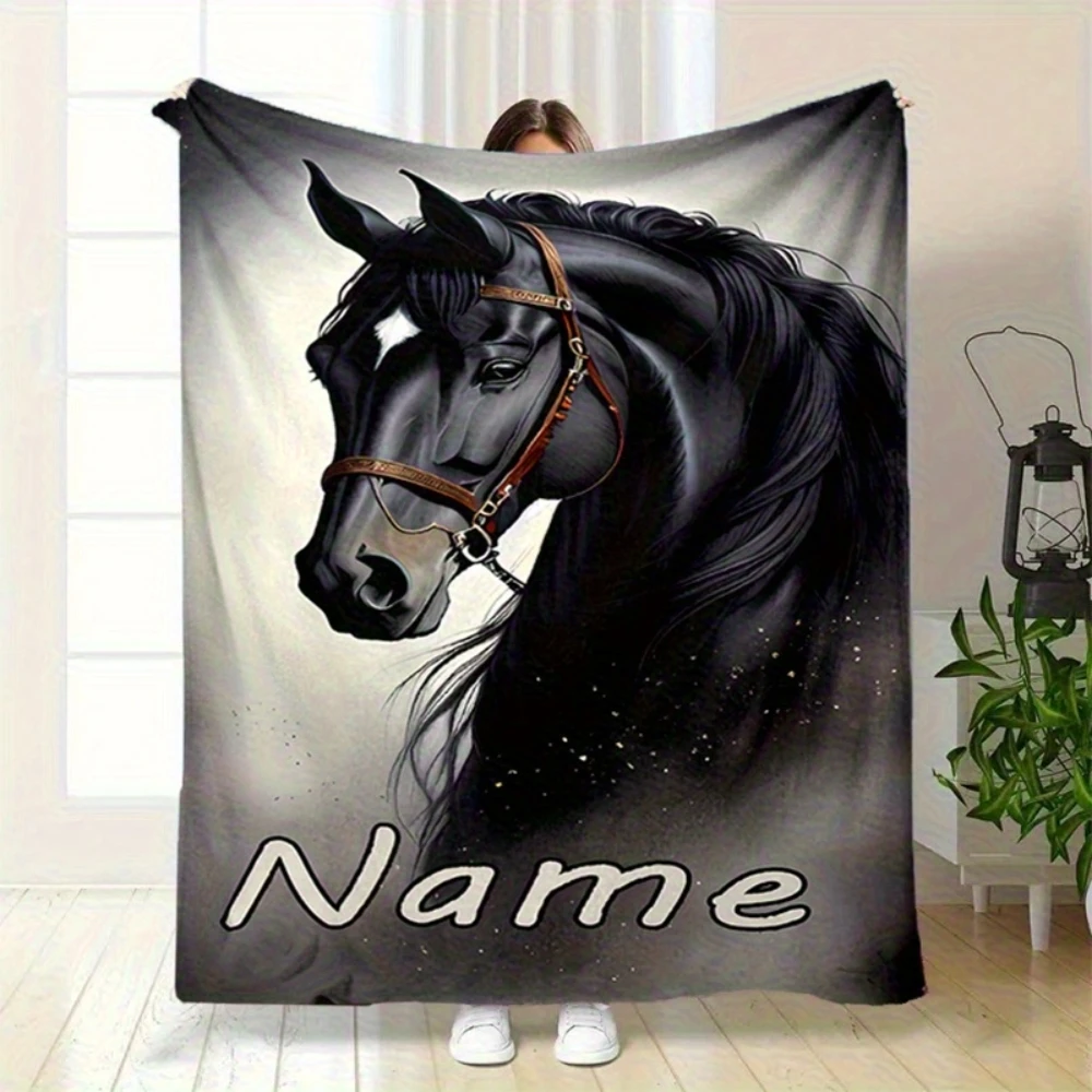Personalisierte individuelle Namens-Flanelldecke mit schwarzem Pferd, weiches Flanell für Camping, Reisen, Weihnachtsdekoration, Nickerchen, Geschenk für Freunde und Familie