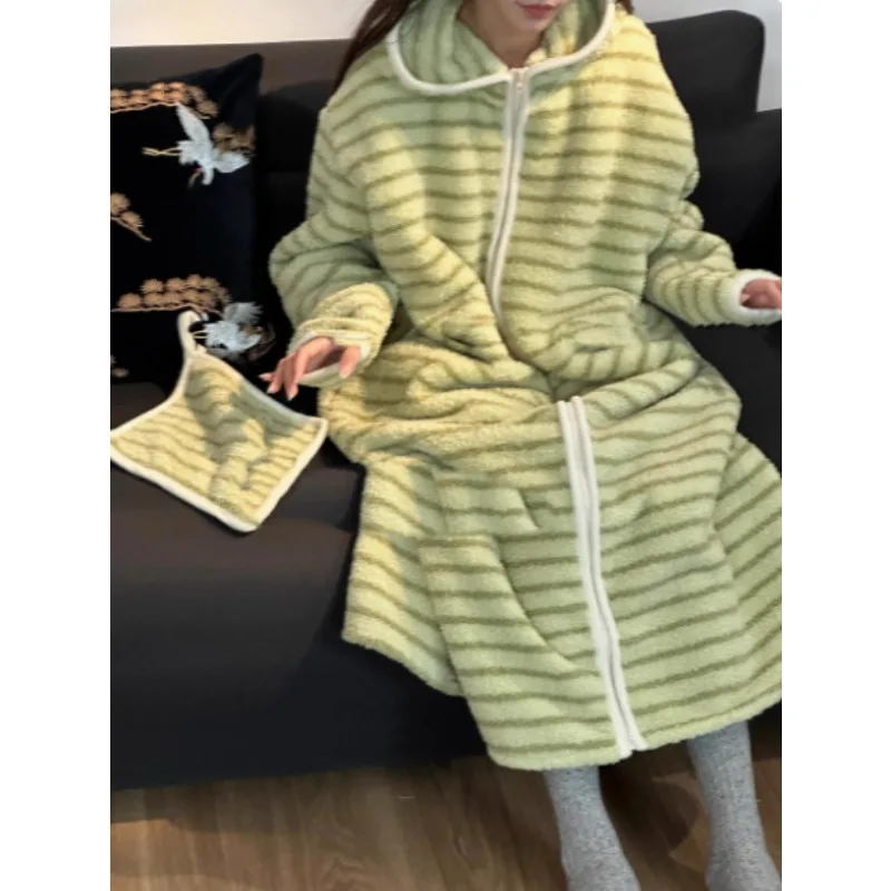 

Новые коралловые бархатные пижамы с капюшоном для женщин с бархатной теплой и удобной домашней одеждой, одежда для сна большого размера на зиму