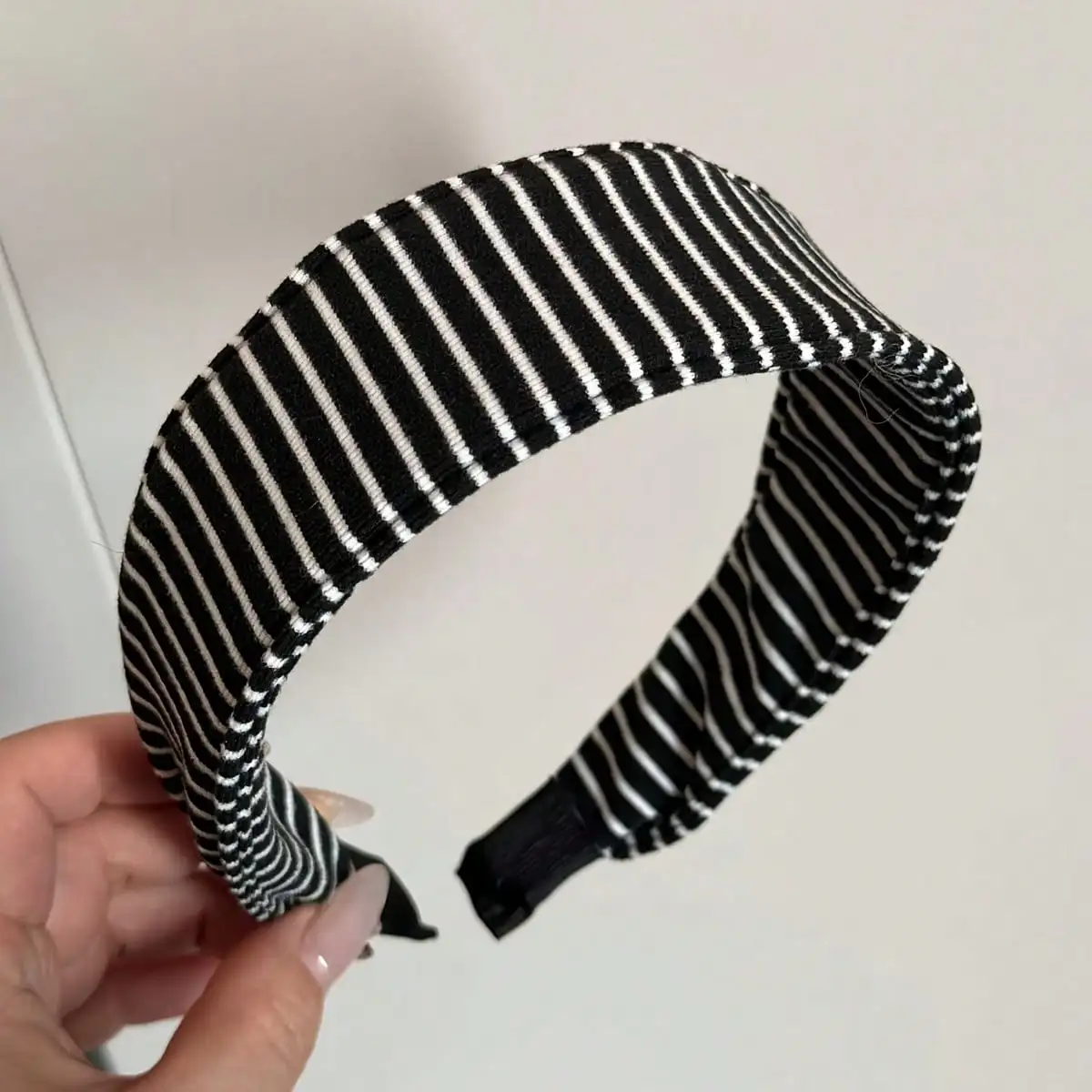 1 Piece Of High-End Striped Wide-Brimmed Knitted Headband, Vintage Autumn And Winter Women's Hair Accessory