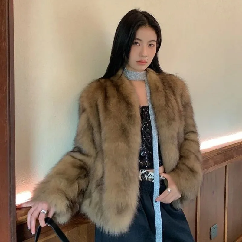 معطف نسائي من الفرو الصناعي لعام 2025 سترة شعر ثعلب تقليد غير رسمية قصيرة فضفاضة ملابس عصرية شتوية للإناث #2