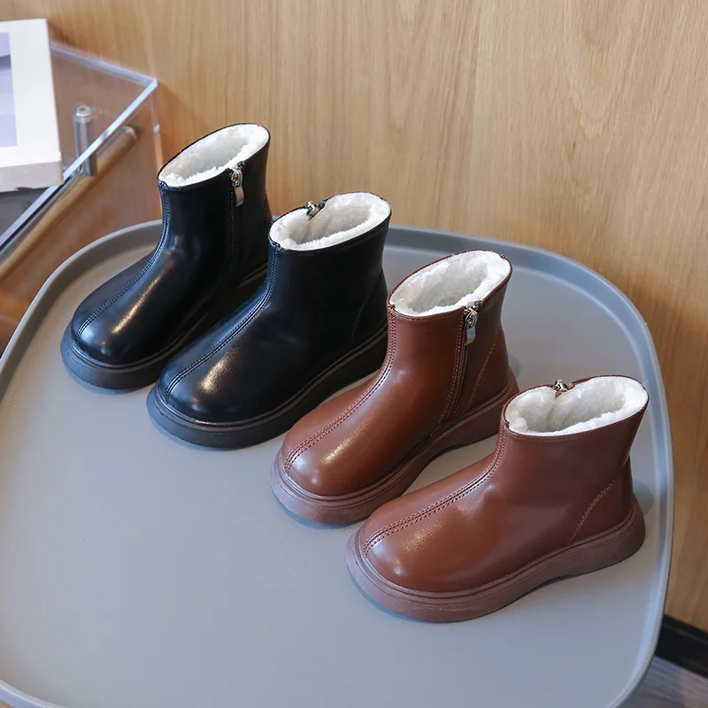 2025 شتاء جديد كعب خشن مريح أحذية الأطفال غير رسمية عصرية مثير أنيقة مأدبة الأميرة أحذية بوت قصيرة مع المخمل