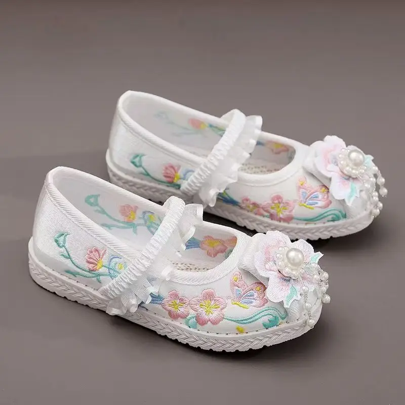 

Children's New Flat Sole Embroidered Shoes Girls Soft Sole Round Toe String Bead Shallow Slip On Lightweight Retro Hanfu Shoes