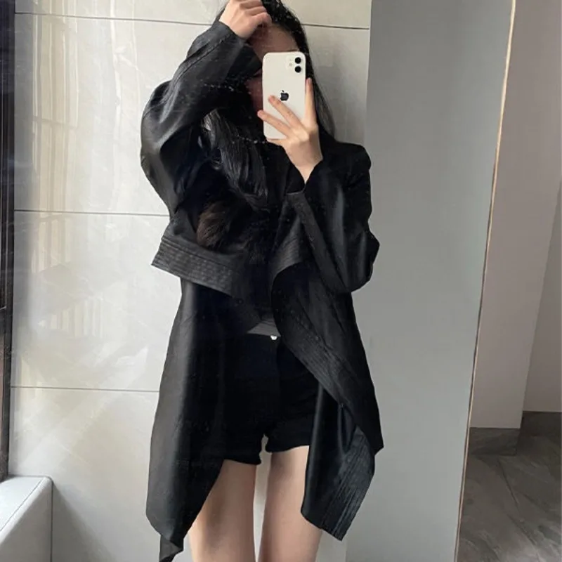 Gabardina con solapa a la moda con temperamento de heroína de Drama coreano, chaqueta con cintura con correa drapeada, Top de estilo perezoso para otoño, ropa para mujer