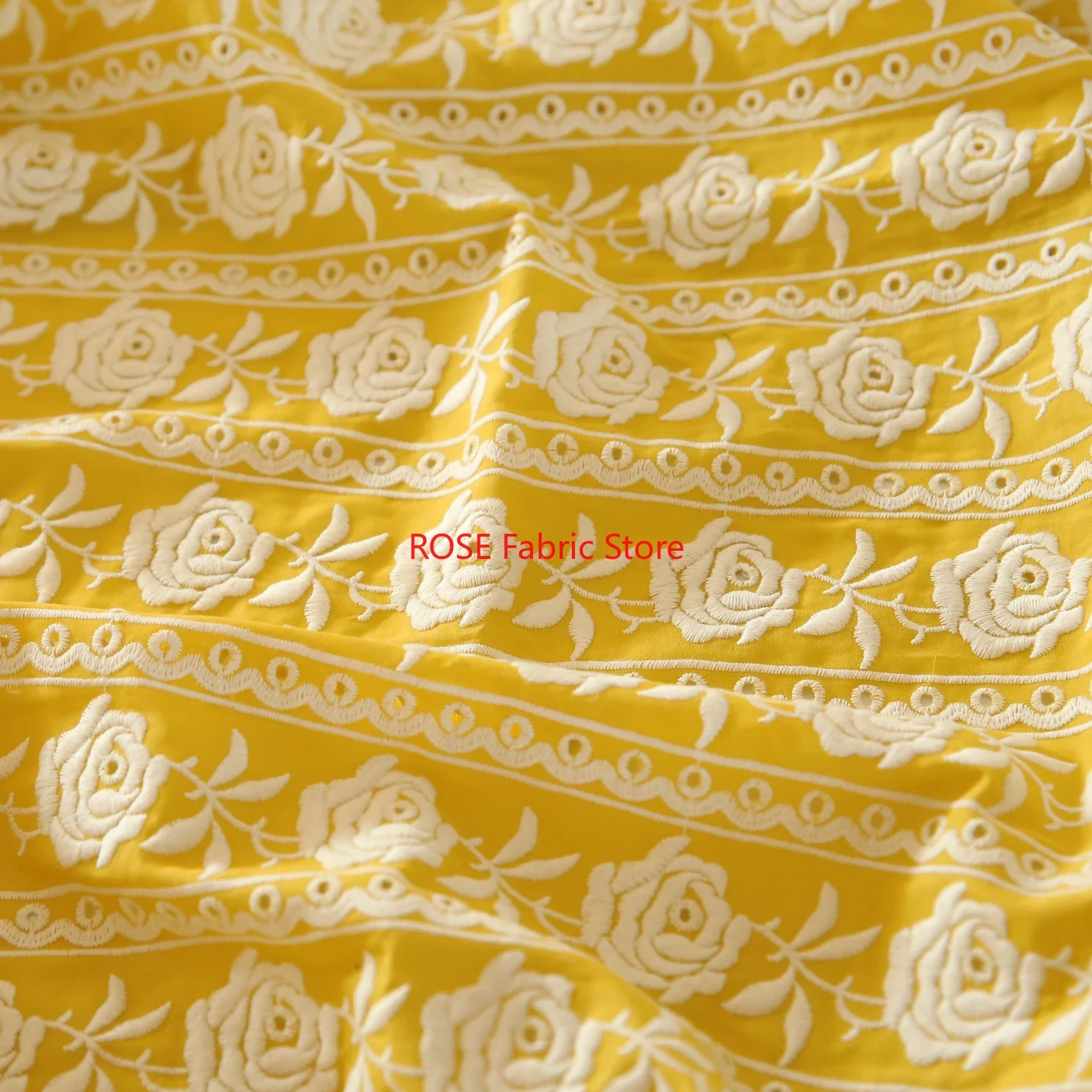 Tela de ropa DIY hecha a mano con bordado pesado de rosa amarilla de algodón francés para vestido de novia, tela de diseñador de ropa