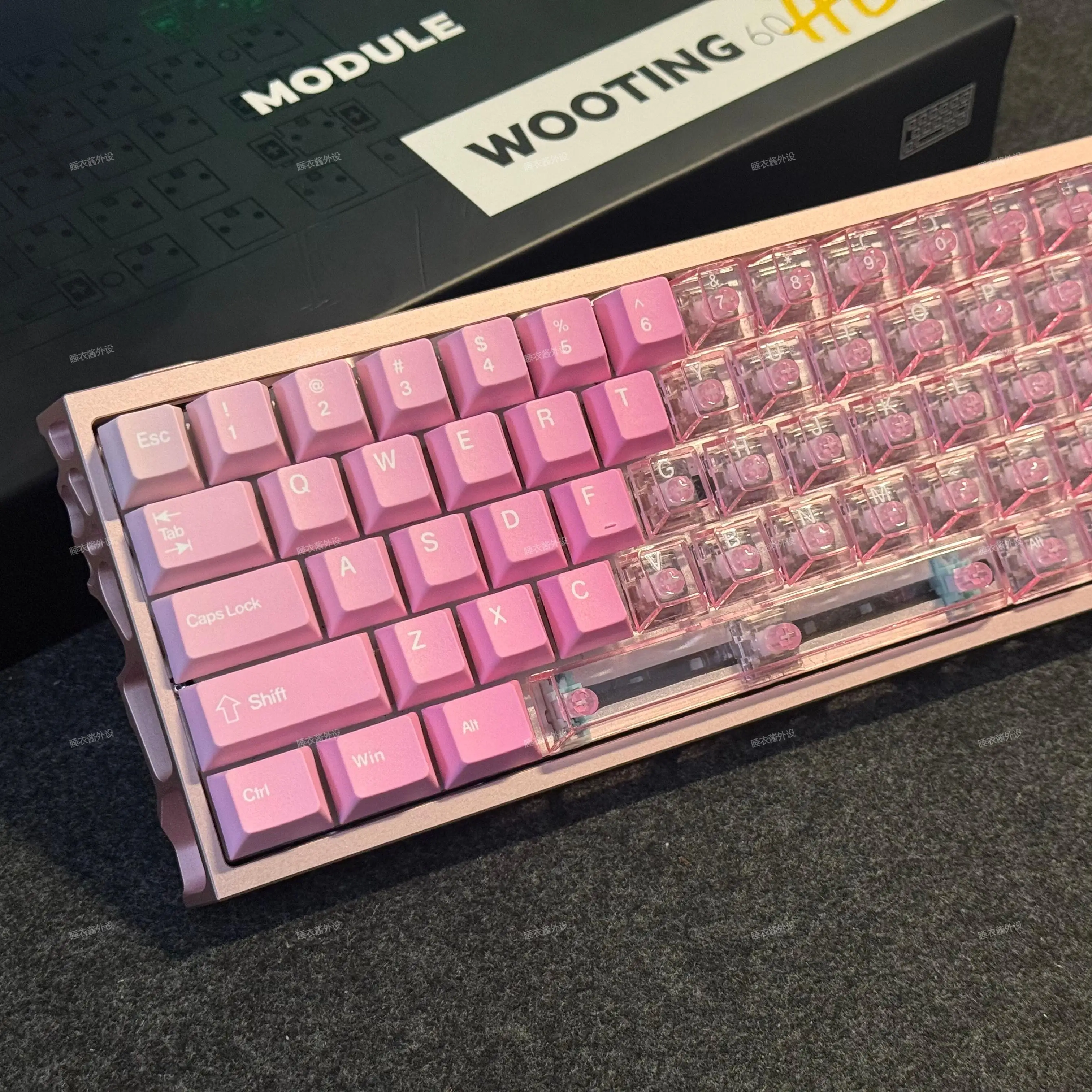 

Sky blue and white Hawaii snow mountain keycap PBT five-sided sublimation + PC transparent double-spell blue transparent adaptab