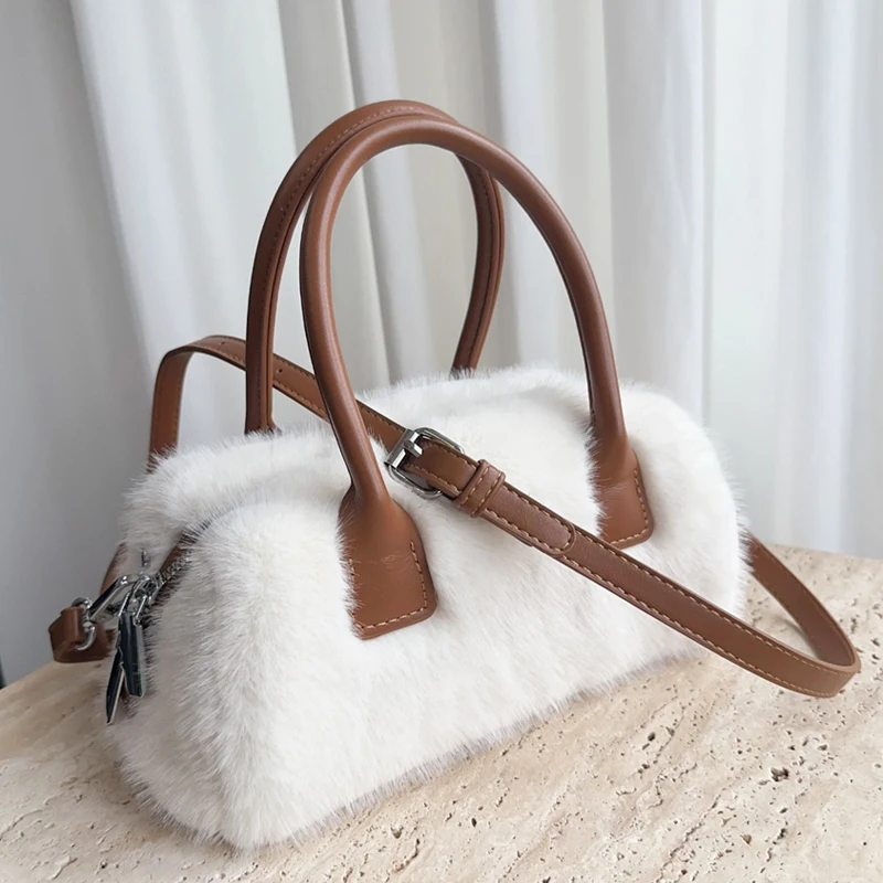 

Корейские модные сумки из искусственного меха для женщин, роскошные дизайнерские сумки, кошельки, новинка 2023 года, маленькие плюшевые сумки на плечо из искусственного меха кролика рекса