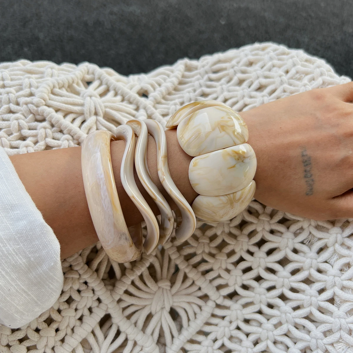 Ingemark 3 Styles Elegant Resin Acrylic Geometric Bangles Women 2025 New Fashion Boho Wide Arm Bracelets Aesthetic Y2K Jewelry