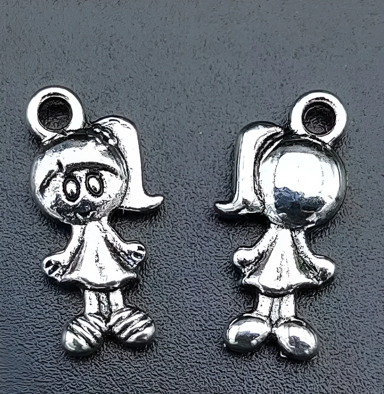 

25pcs 15*8mm,hole:1mm Alloy matel tibetan silver cute girl pendants HWX0050