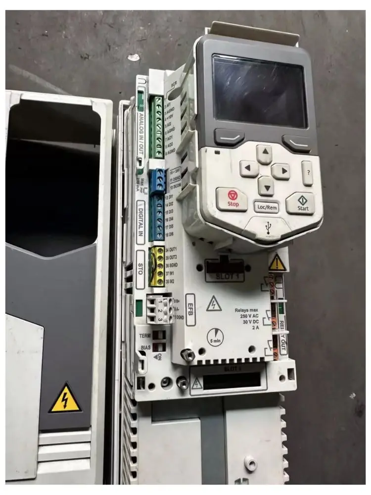 تم اختبار العاكس ACS580-01-018A-4 المستعمل بشكل جيد #3