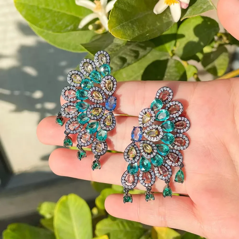 CWWZircons Luxuriöser, klobiger Pfauenfeder-Ohrring mit grünen Zirkonia-Steinen und großen Fransen für Damen, geeignet für Hochzeiten und Partys, Schmuck im Großhandel E0750 – Detail 9