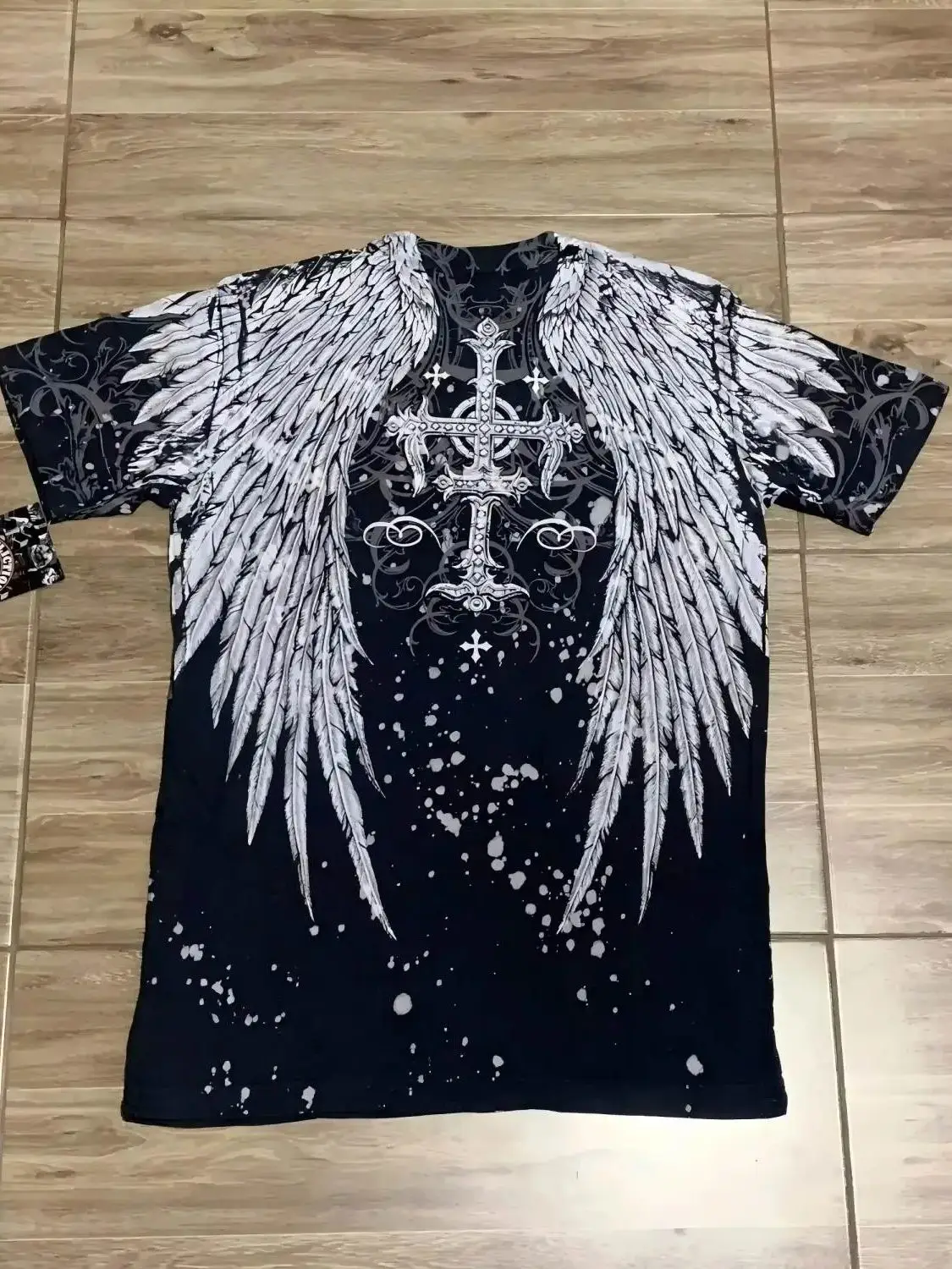 Sommerliche europäische und amerikanische Mode: Atmungsaktives und bequemes Herren-T-Shirt mit Rundhalsausschnitt und Flügel-Kreuz-Print für Outdoor-Aktivitäten.