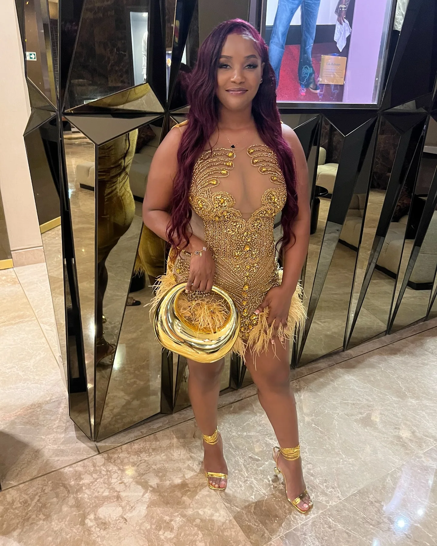 

Индивидуальные коктейльные платья из кристаллов с перьями для темнокожих девушек, короткие вечерние платья для выпускного, дня рождения, торжественных мероприятий