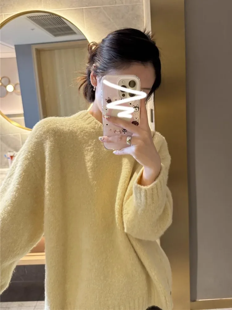 

Мягкий нежный желтый внутренний свитер, женский свитер, весна 2024, новый ленивый высококачественный вязаный топ, удобный свободный крой, длинный свек