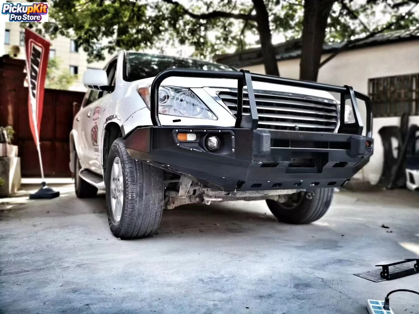 

Heavy-Duty Off-Road Steel Rear Bumper for LX570 LC200 Middle East Towing