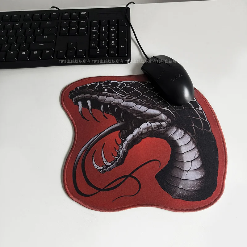 

Non-Slip Computer Mousepad Gothic Style Mouse Pad Red Snakehead Designs Anime Mousepads Black Table Mat Gaming Laptop Accessory