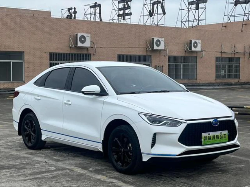 Совершенно новый электромобиль BYD 2025 E3, диапазон FWD 401 км, 4-дверный 5-местный седан BYD EV Car E3 2021 г.