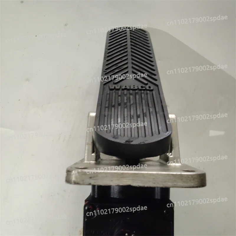 Foot Brake Valve  Brake Proportioning Valve Rubber Brake Pedal Pad Used for Bus and Truck 4613186040