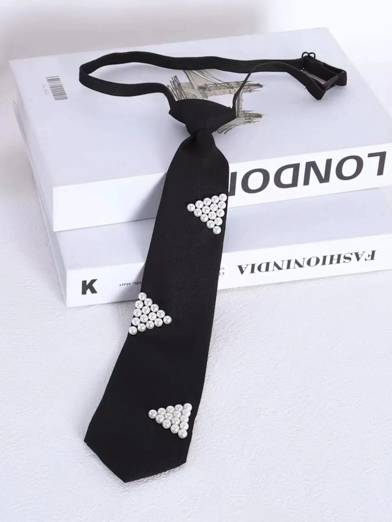 Pre-Tied Simple Pearl Design Tie, Perfect for Women's Graduation, Campus Events, Parties, Daily Wear, Elegant and Versatile Acce