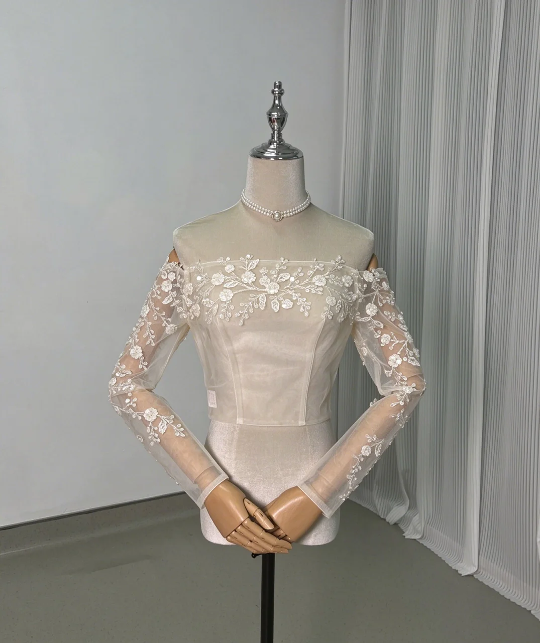 Chic Bridal Shrug Floral Lace Appliqued Sheer Tulle Long Bell Sleeve High Neck Bolero Cover Up Bridal Wedding Banquet Customized