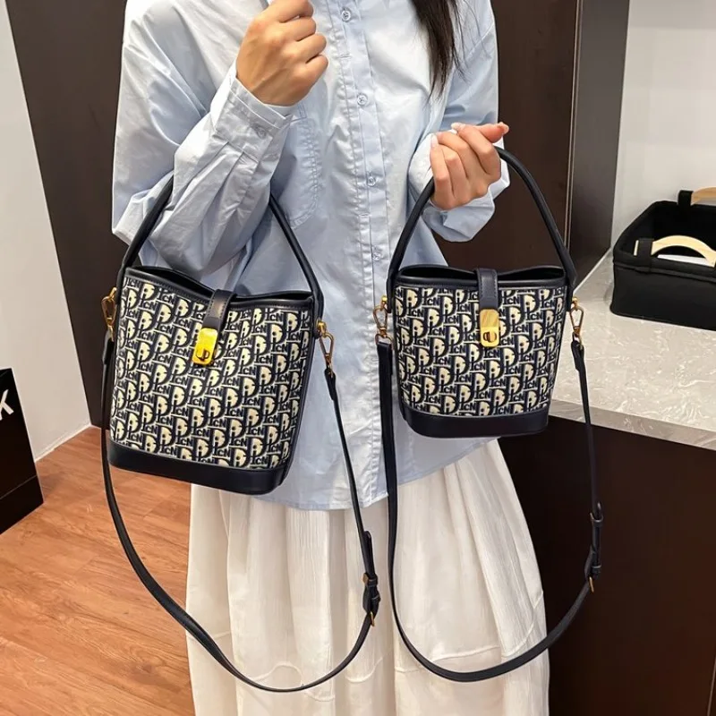 

Компактная сумка через плечо для зрелых женщин, легкая водостойкая ткань, портативная для городских исследований и поездок на выходные