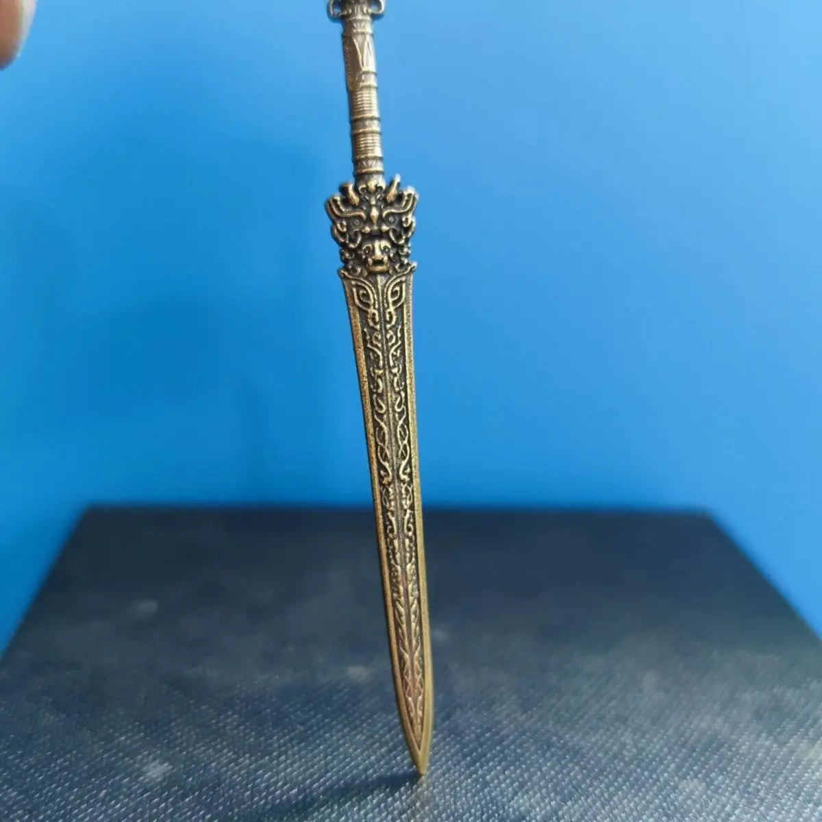 Miniature d'épée Viking en Bronze massif, ornement de bureau à poignée de Dragon, cadeau d'artefact de collection de Terrarium Zen pour les amateurs d'histoire