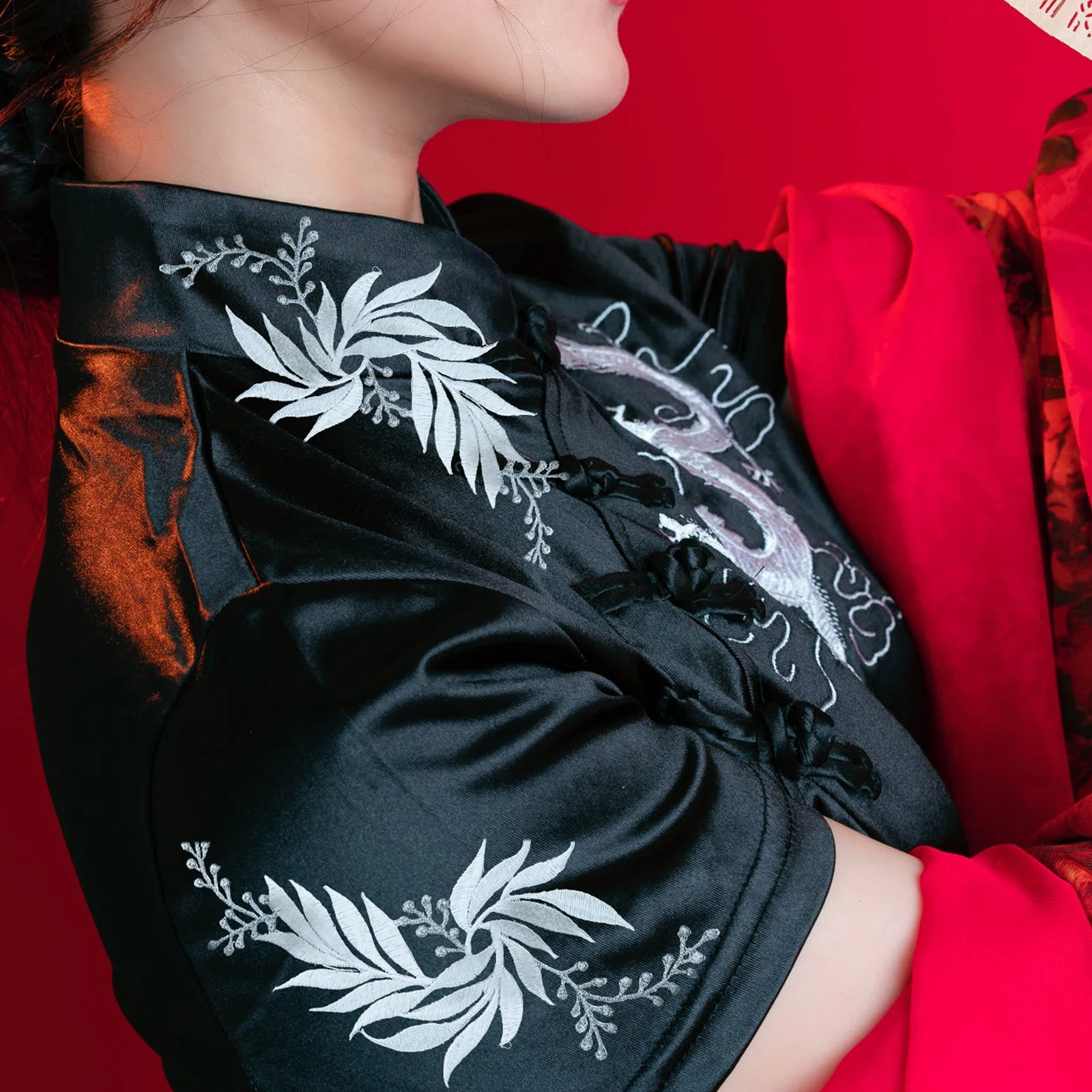 

2Pcs Leaf Embroidery Appliques DIY Iron on Patches for Clothes Repair Jackets Hats Pants Decoration Embroidery Patches