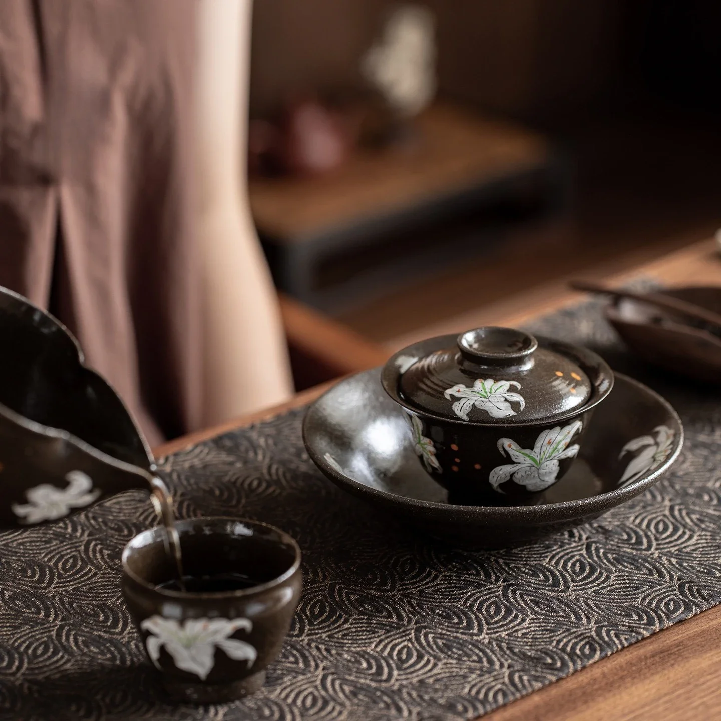 1PC Coarse Pottery Hand-painted White Lily Cover Bowl Japanese Household Ceramic Tea Bowl Tea Dispenser Uniform Cup Pot Bearing