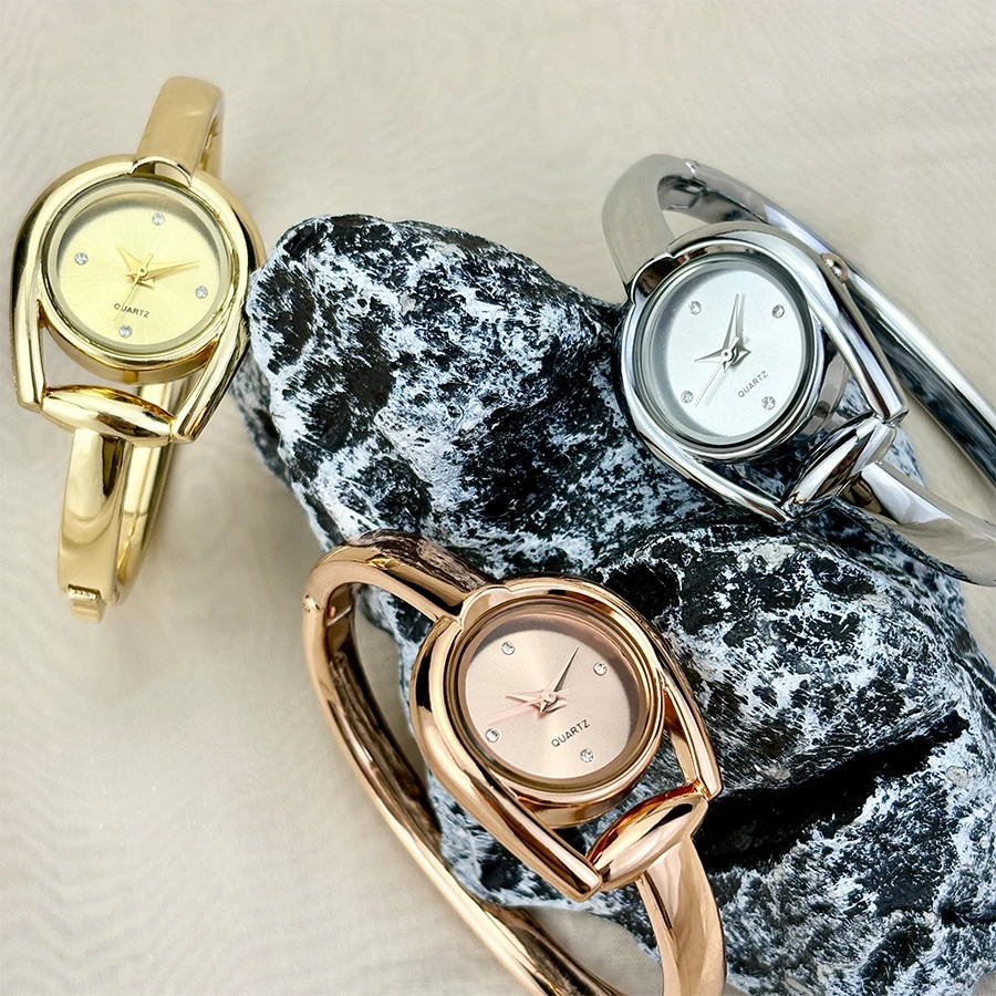 

Timeless Horseshoe Design Bracelet Watch: A Classic for Women