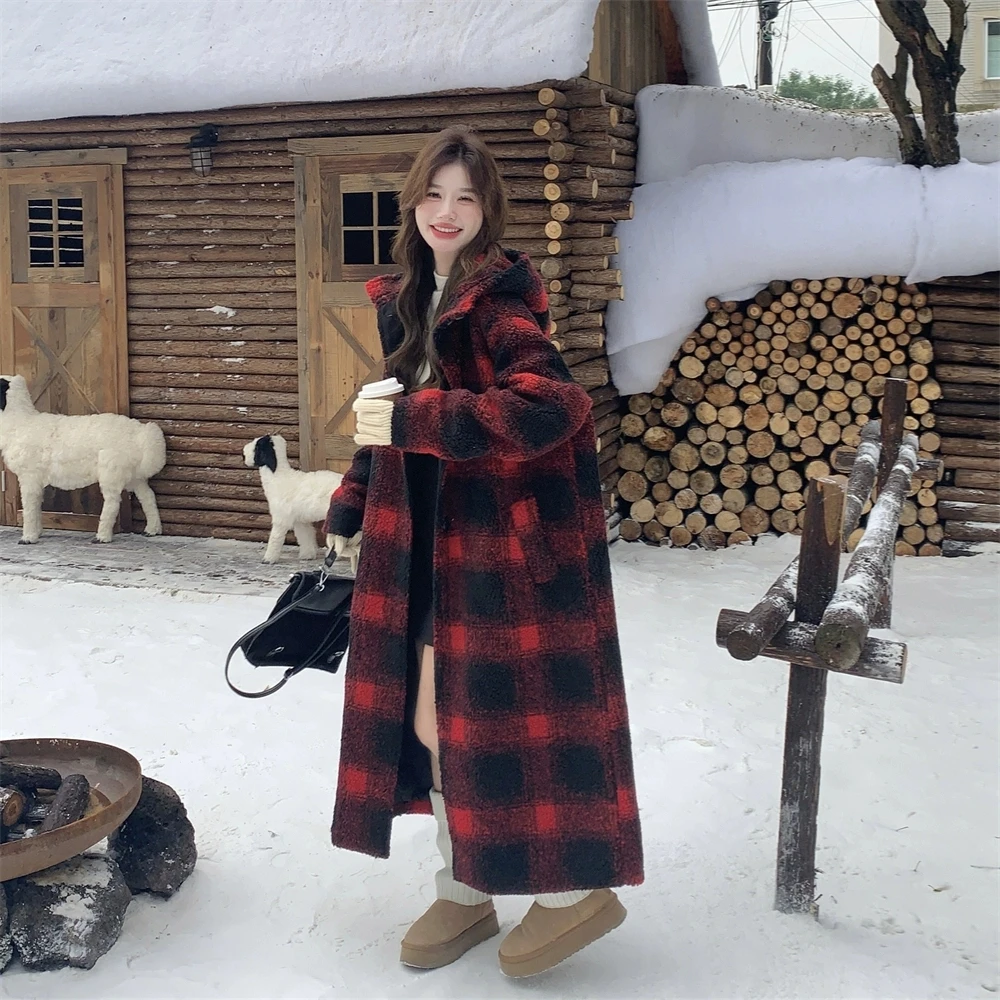 جديد شتاء 2026 معطف صوفي منقوش من صوف الضأن معطف نسائي على الموضة النسخة الكورية معاطف فضفاضة بقلنسوة معطف نسائي طويل سميك دافئ #1